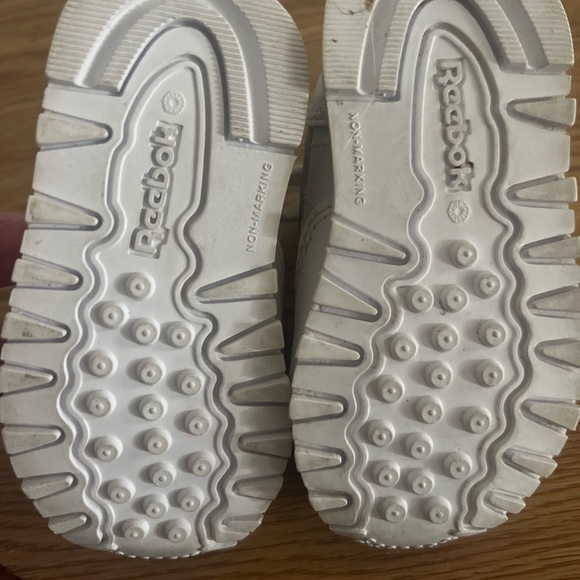 Toddler Reebok shoes - Picture 3 of 4